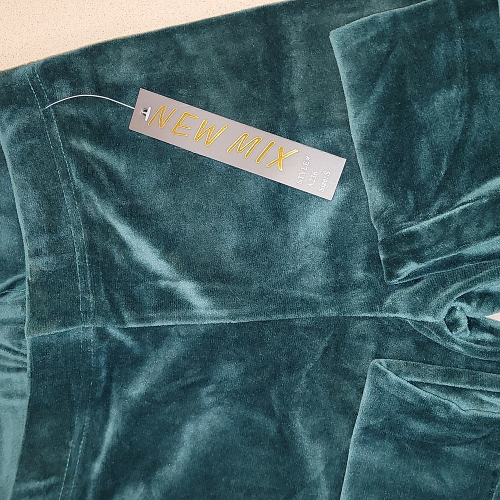 Hunter Green Solid Brushed Velour Velvet Leggings - Picture 3 of 12